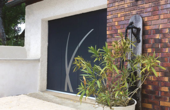 porte-a-deplacement-lateral-motif-aloe_photos-sv20(1) porte-a-deplacement-lateral-motif-aloe_photos-sv20(1)
